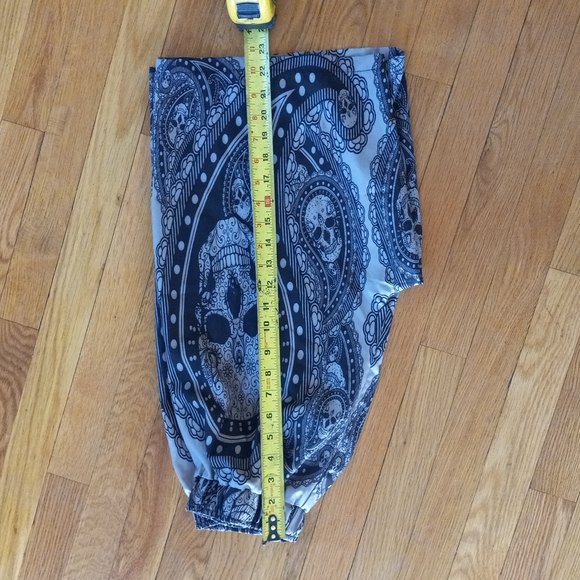 SKULL SHORTS 🚻 small - Picture 5 of 6